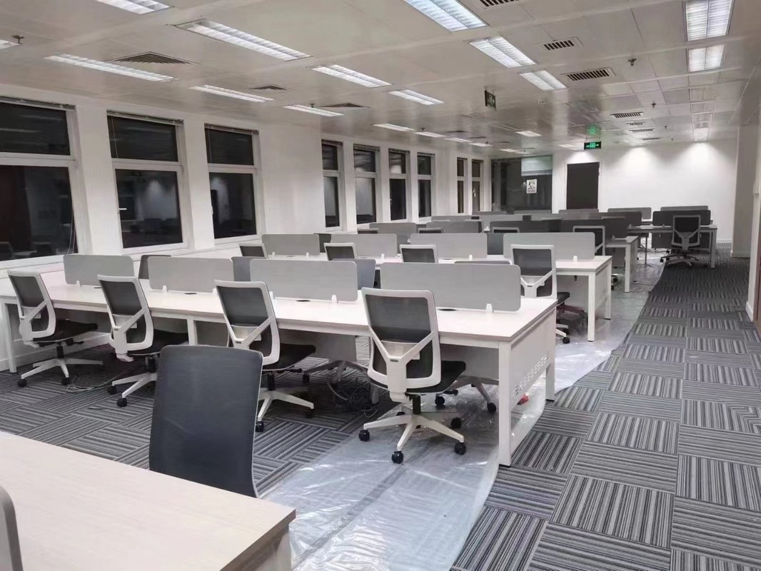 Krzesła biurowe z środkiem pleców Meble z wsparciem pleców lędźwiowych i certyfikatem BIFMA