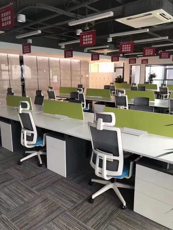 Ergonomiczne krzesło obrotowe z czarną siatką, regulowaną wysokością, z oparciem i zagłówkiem, OEM ODM